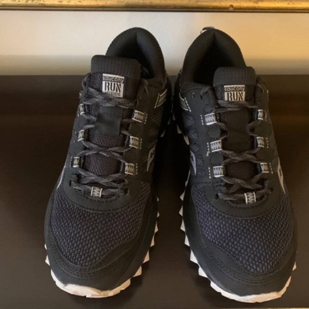 Sneakers - Picture 2 of 7
